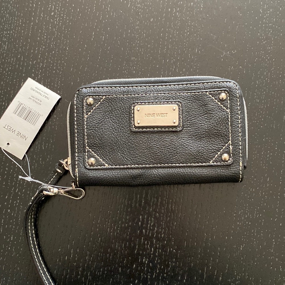 Woman’s Nine West Wristlet